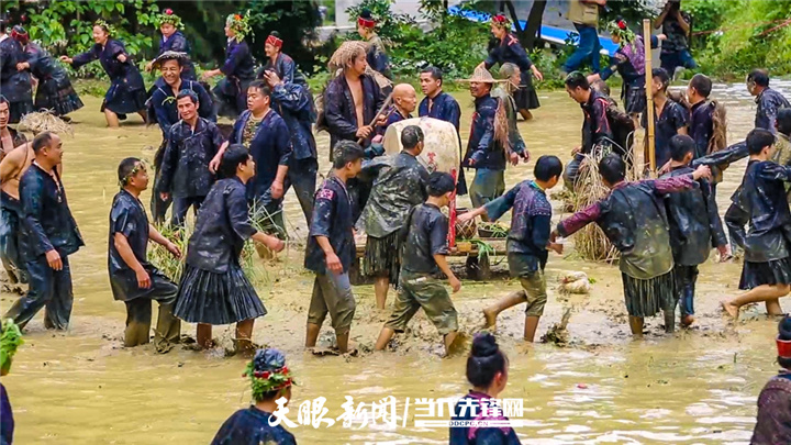 （中首）苗族水鼓舞：“水与鼓”的交融 六百年的传承