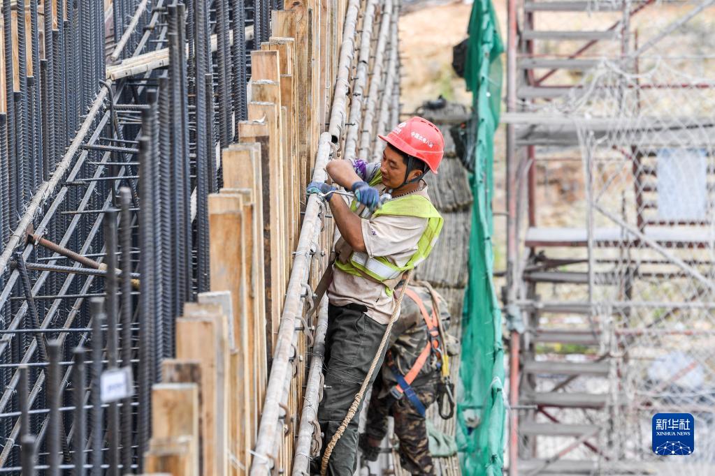 广西大藤峡水利枢纽工程冬日加紧建设