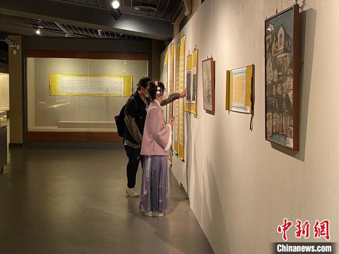 超百幅少儿书画作品杭州展出：童心童眼绘就共富风景