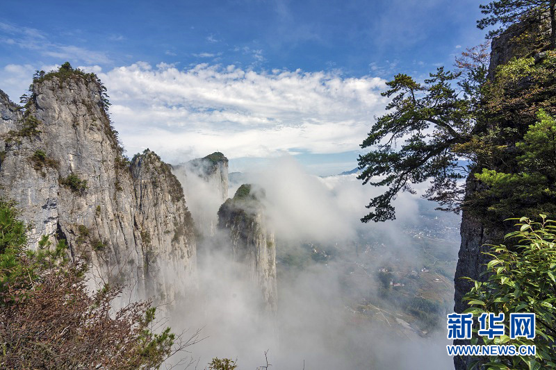 湖北恩施：峡谷秋色 胜景迷人