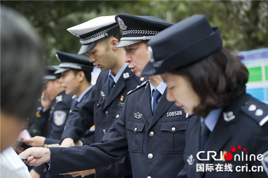 已过审【法制安全】北碚警方警营开放日活动走进东阳街道