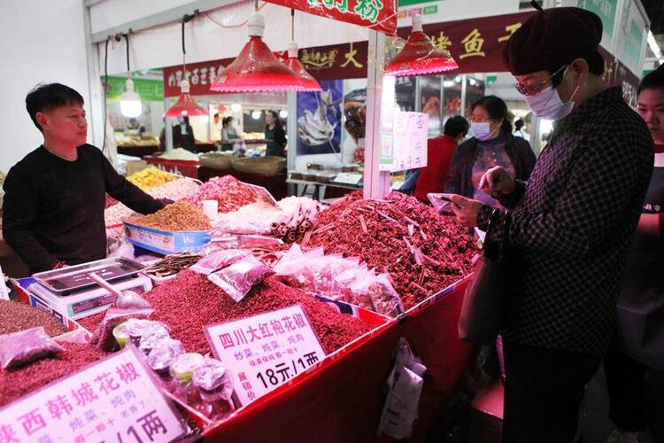 货源充足！沈阳菜篮子肉袋子满满的！