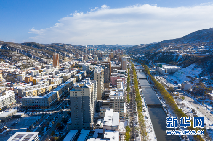 雪沐乡宁：苍茫大地披白纱