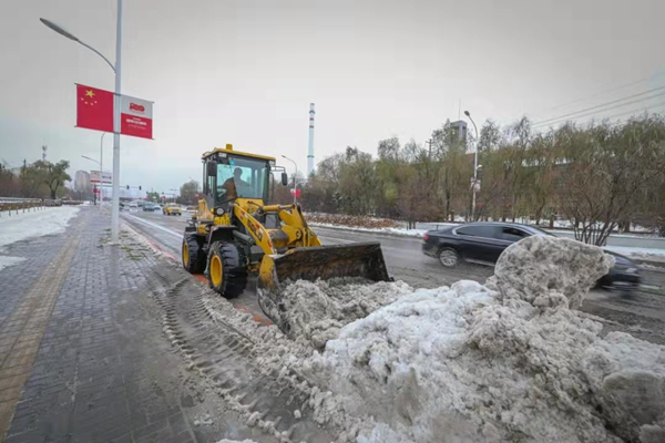 【吉林110901】净月高新区：全力出击抗冰雪 勠力同心为平安_fororder_微信图片_20211109111630