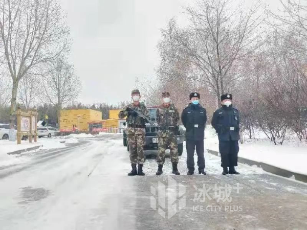 最美雪“警” 筑起平安防线