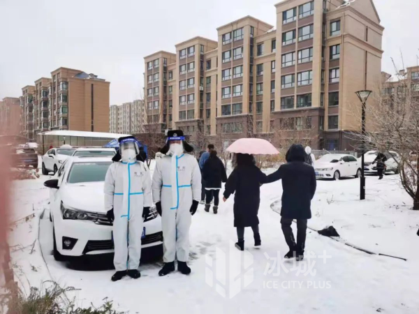 最美雪“警” 筑起平安防线