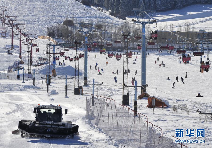 乌鲁木齐迎来滑雪季