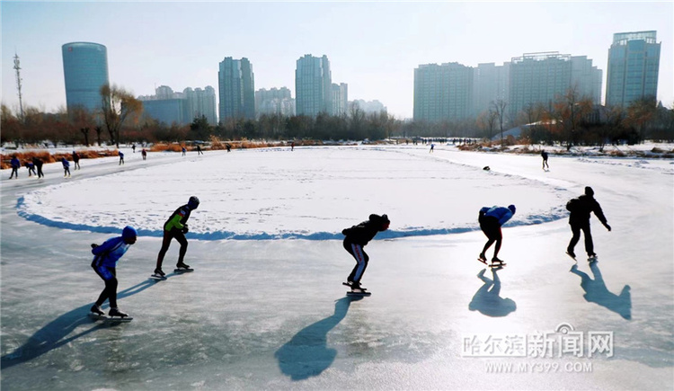 公益冰场 快乐开滑