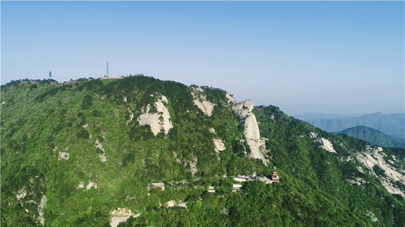 【湖北】【客户稿件】麻城龟峰山景区迎避暑游小高峰（组图）