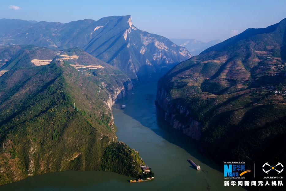 【焦点图】航拍三峡蓄水前后 瞿塘峡变化