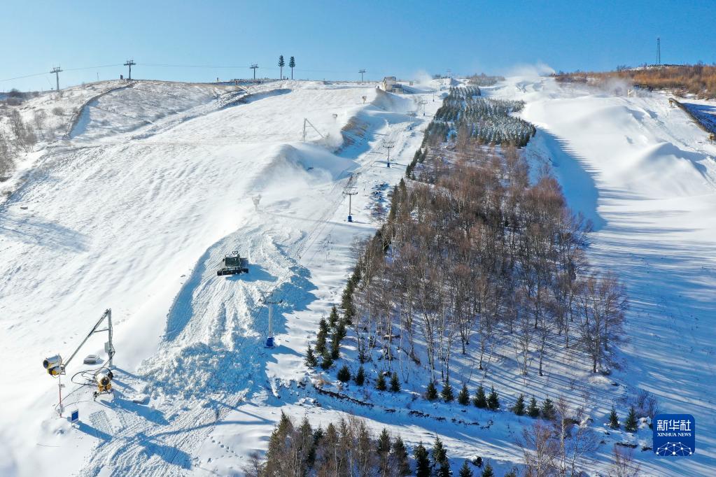 河北张家口：云顶滑雪公园赛道塑型忙_fororder_4