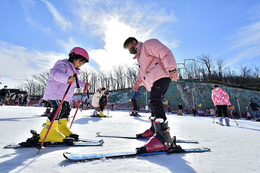 湖北保康：开启冬季“滑雪季”