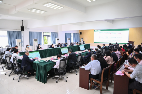 【教育频道】广州新华学院校党委举行理论学习中心组（扩大）学习会