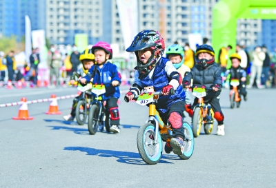 水上漂 地上跑 墙上攀 “我们的奥运会”精彩无处不在