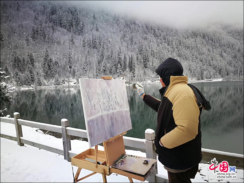 大雪装扮的初冬 达古冰山开启冰雪童话世界