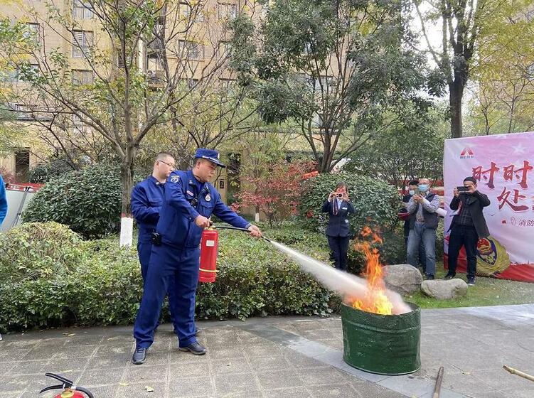 西安市灞桥区：开展消防演练 与安全同行_fororder_微信图片_20211124151354