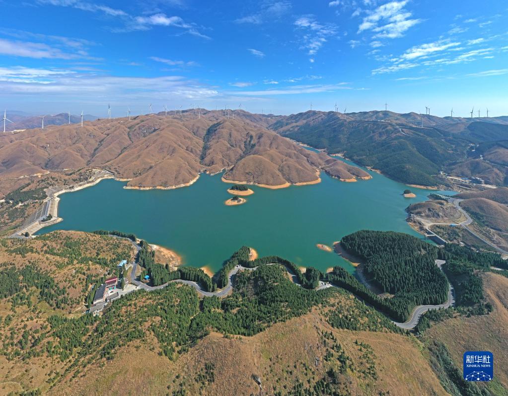 广西全州：高山天湖景色美