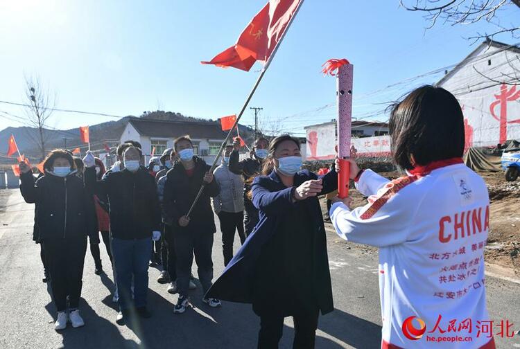 河北迁安：乡村掀起冰雪运动热