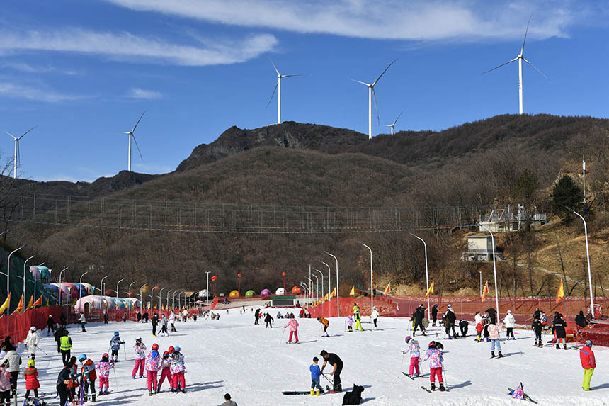 湖北保康：开启冬季“滑雪季”