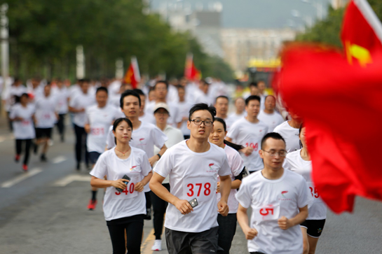 陕西渭南：健康跑 迎“七一”