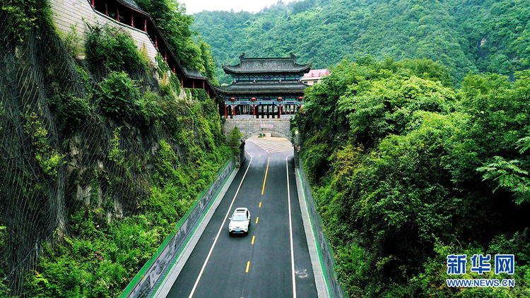 航拍：秦岭“绿都”宁陕 天高云逸山青水碧