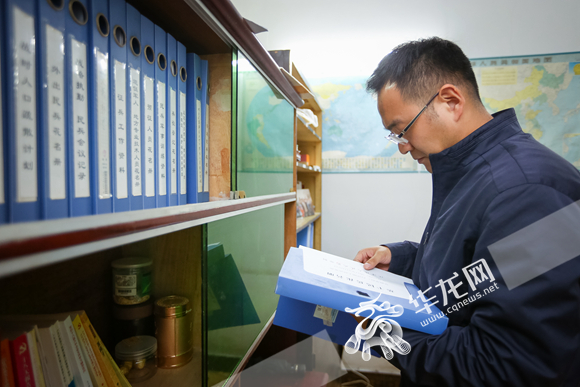 【科教 标题摘要】不爱城市爱乡野 清华学霸扎根重庆振兴乡村