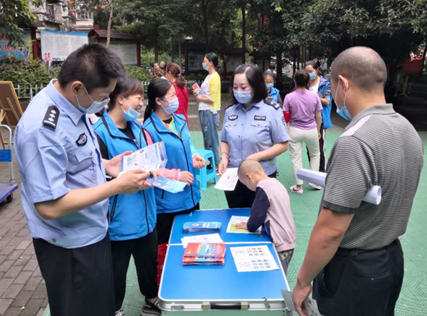 【B】重庆渝北区黄泥塝派出所践行“百万警进千万家”持续开展电信诈骗宣传工作