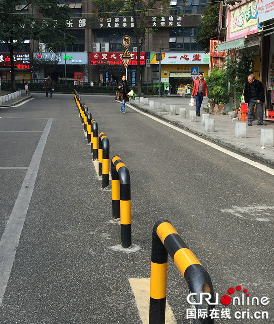 已过审【社会民生】渝北宝圣南路社区开展"两学一做" 拥堵路变通途