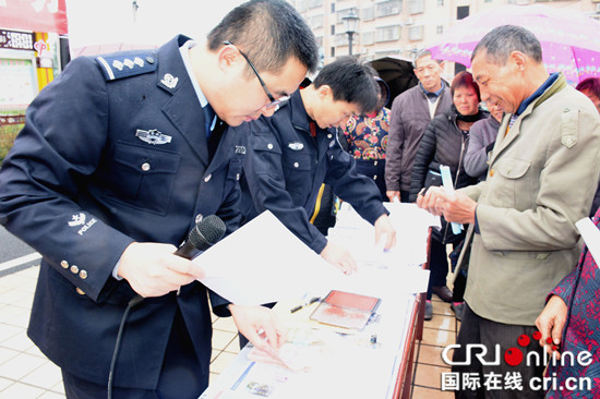 已过审【法制安全】送礼品退现金是诈骗 江津警方破案退赃