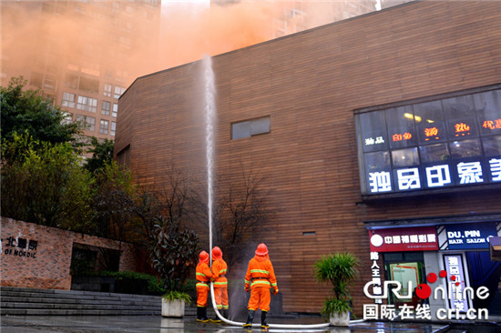 已过审【法制安全】两江新区开展商场消防应急疏散实战演练