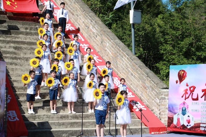 “辽宁童音”诵读团登长城诵诗歌 向新中国成立70周年献礼