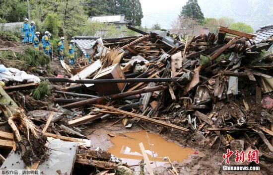 日本地震已致45人遇难 幸存者艰难应对物资短缺