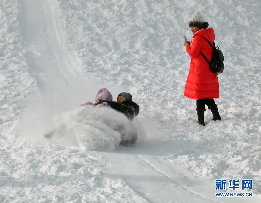 内蒙古牙克石举办凤凰山开雪节