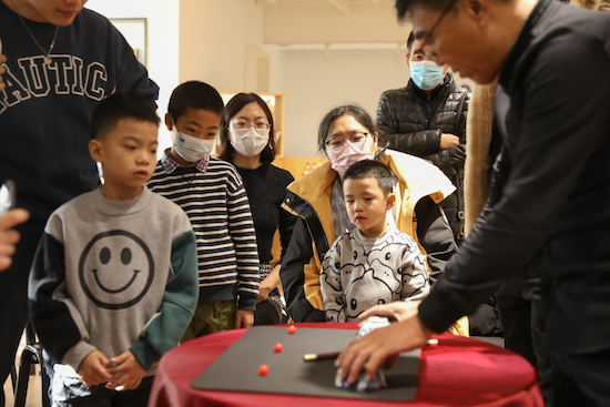 （等图）纪念建党100周年辽宁非遗作品展暨“匠心筑梦”中国脱贫攻坚民间艺术作品展辽宁获奖作品展闭幕式在沈举行_fororder_图片1