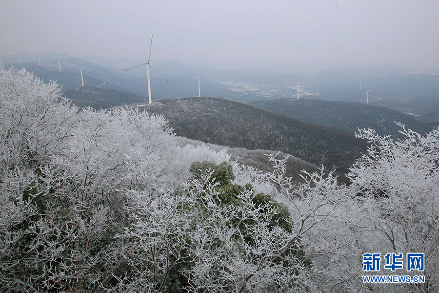 荆门圣境山现冰雪雾凇 银装素裹