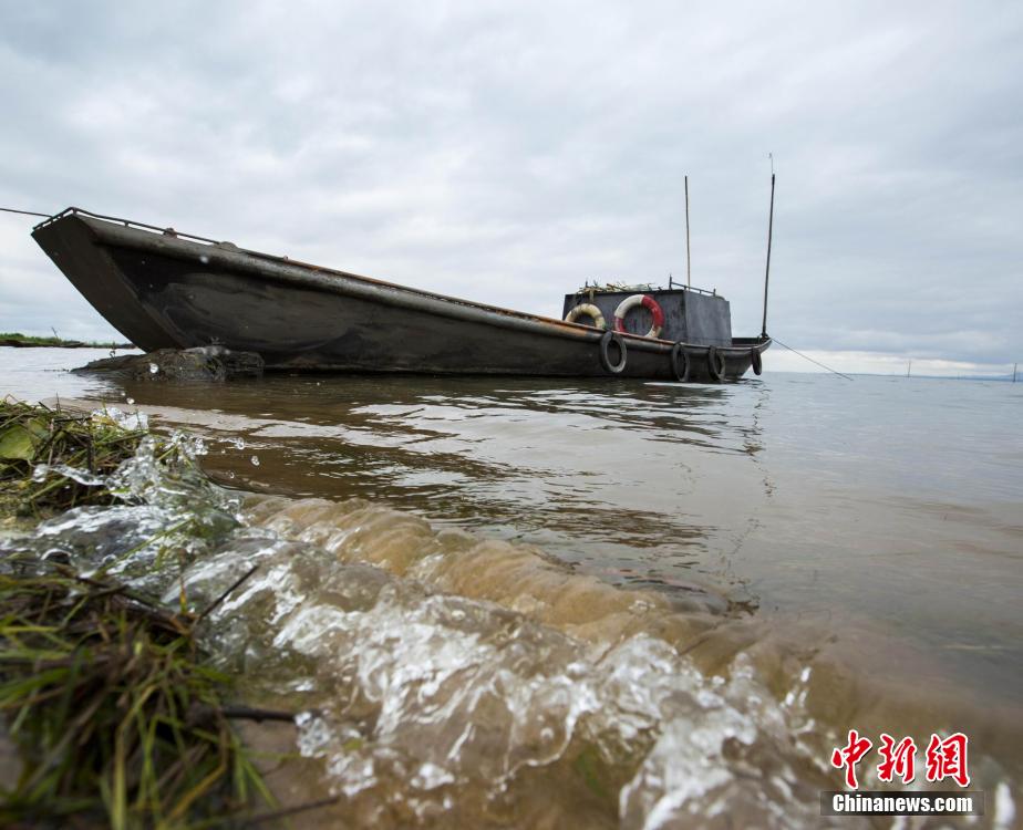 持续强降雨致鄱阳湖水位暴涨