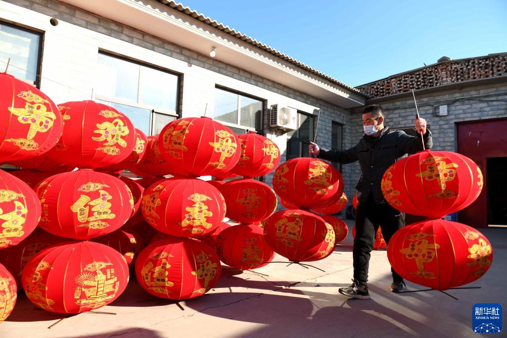 河北石家庄藁城：赶制宫灯迎新年