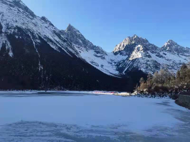 冬季毕棚沟 多姿多彩的冰雪世界_fororder_毕棚沟景色-供图理县文化体育和旅游局