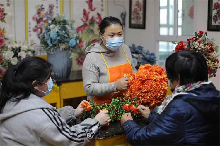 河北衡水：绢花开出致富花