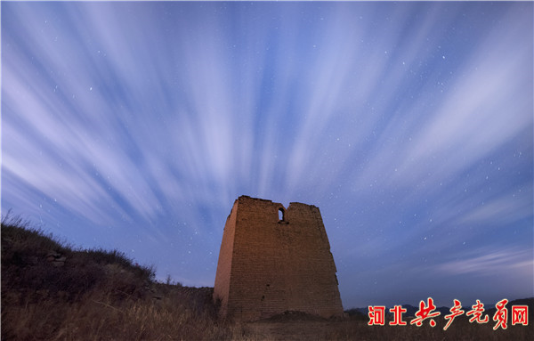 河北崇礼：一条“巨龙”蜿蜒盘旋在崇山峻岭之间