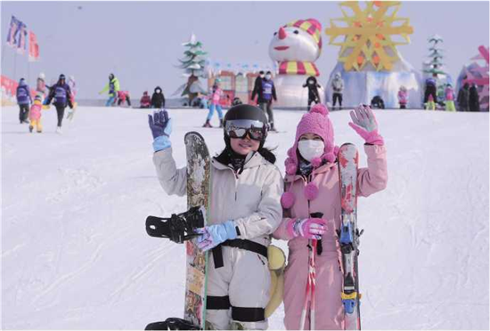 Immense Joy at Shenyang Olympic Sports Center's International Ice and Snow Carnival in Hunnan District_fororder_图片7