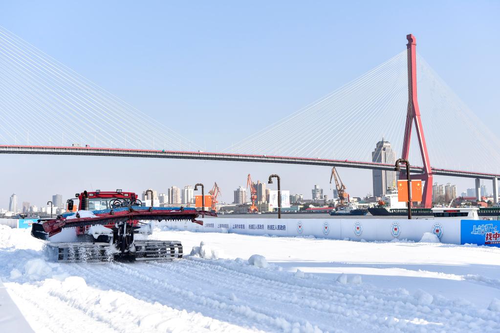 黄浦江边“越野滑雪” 上海首办真雪赛事