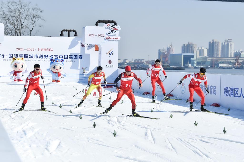 黄浦江边“越野滑雪” 上海首办真雪赛事