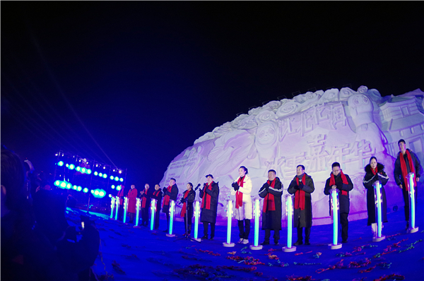 （等图）奥运冠军助阵 辽宁百万青少年上冰雪公益活动暨沈北花海冰雪嘉年华启动_fororder_沈北1