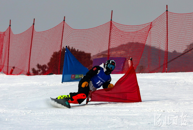 河北省第三届冰雪运动会单板滑雪项目在涞源开赛