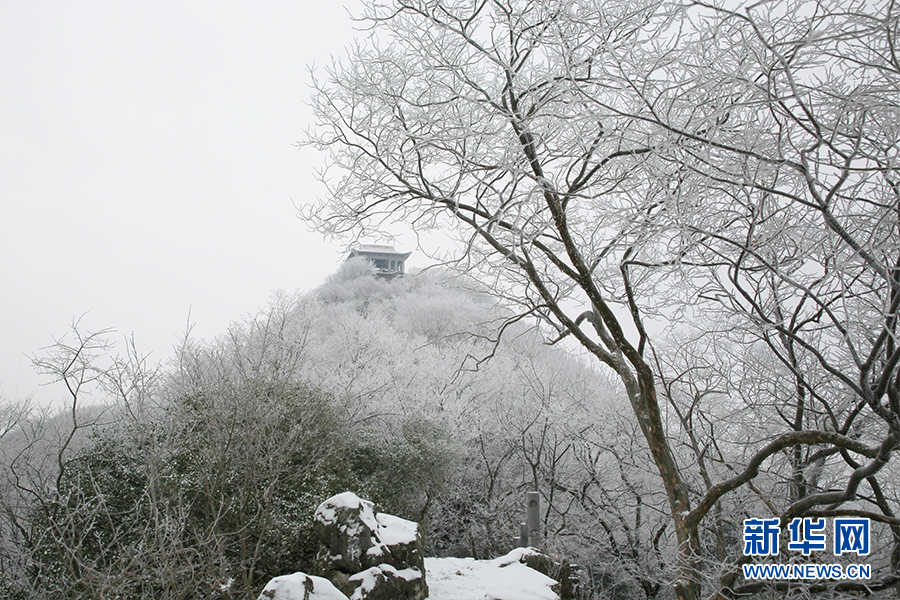 荆门圣境山现冰雪雾凇 银装素裹