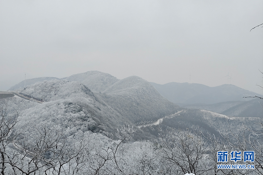 荆门圣境山现冰雪雾凇 银装素裹