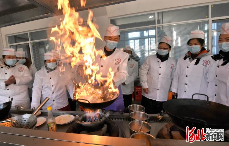 河北邯郸：冬季农闲人不闲 技能培训来“充电”