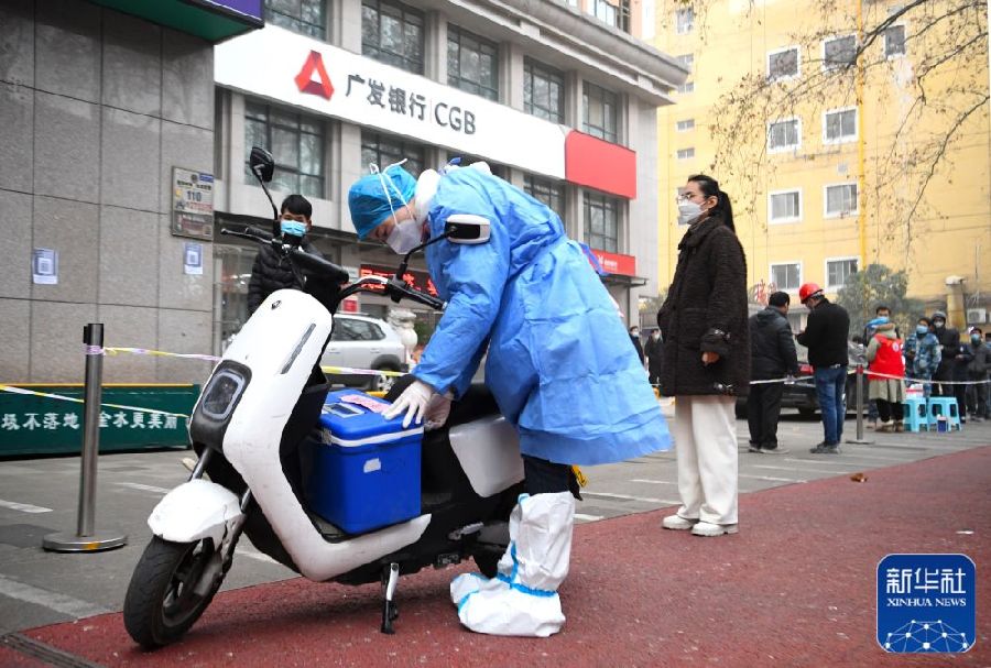 和病毒赛跑：郑州抗疫一线的坚守