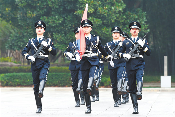 湖北各地开展系列活动庆祝中国人民警察节_fororder_02